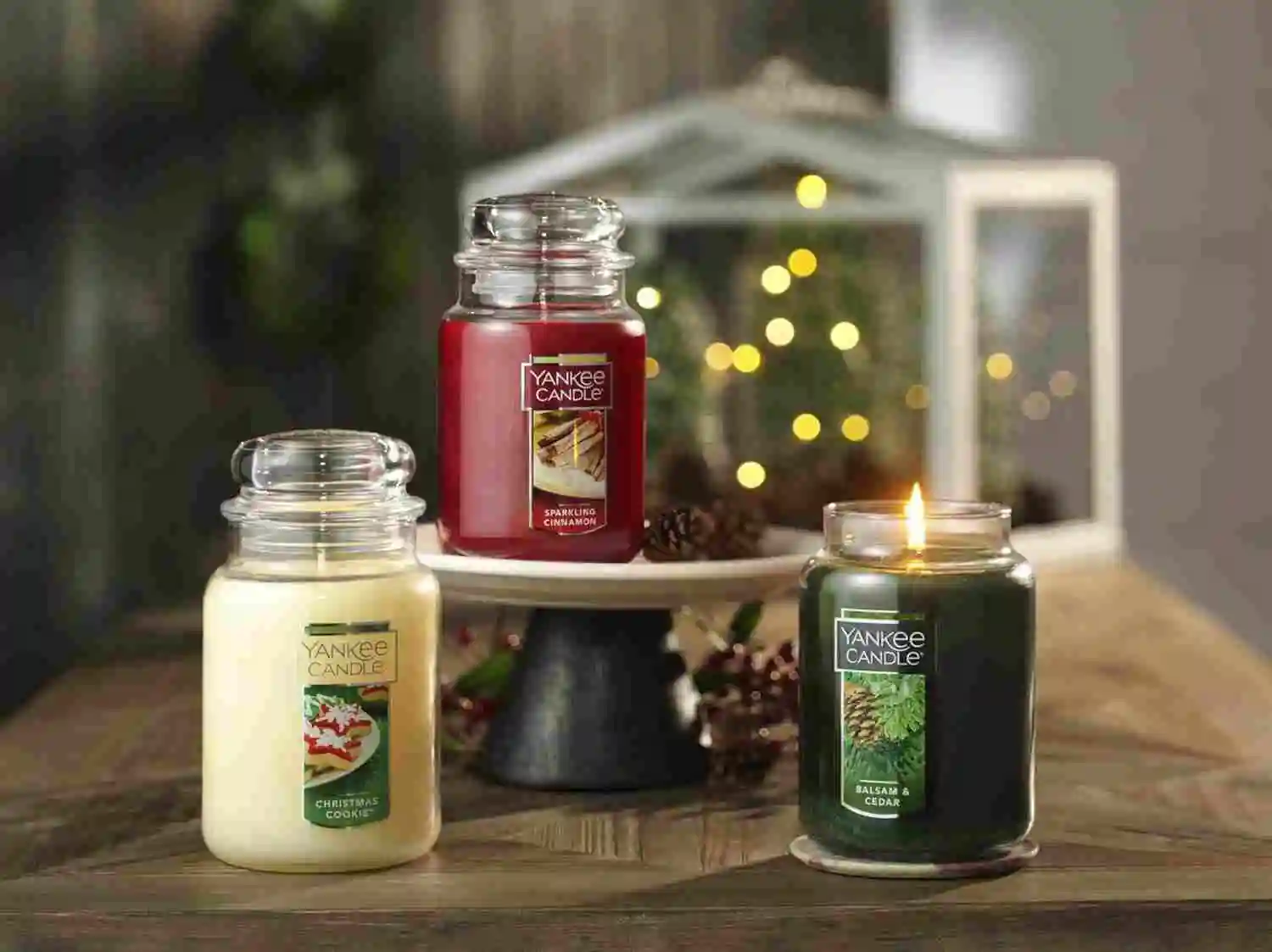  Yankee Candle Balsam & Cedar Scented, Classic 22oz Large  Tumbler 2-Wick Candle, Over 75 Hours of Burn Time, Christmas